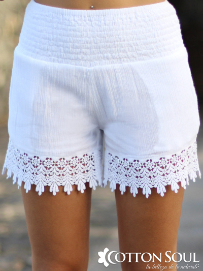 Short blanco con encaje, bordado y cintura elástica Rochelle de Cotton Soul