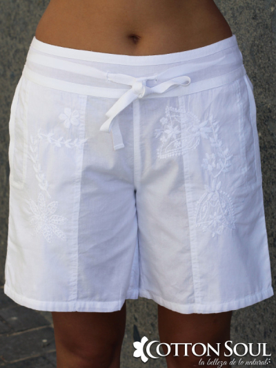 White shorts with front embroidery and pockets Monique by Cotton Soul
