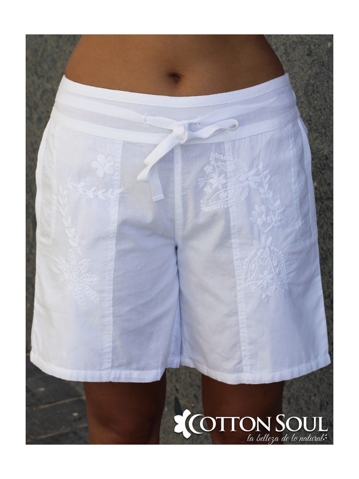 White shorts with front embroidery and pockets Monique by Cotton Soul